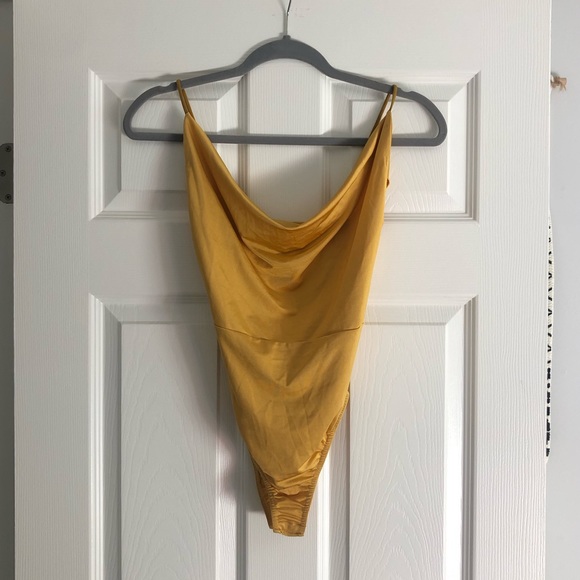 Gold Scoop Neck Bodysuit - Picture 2 of 4